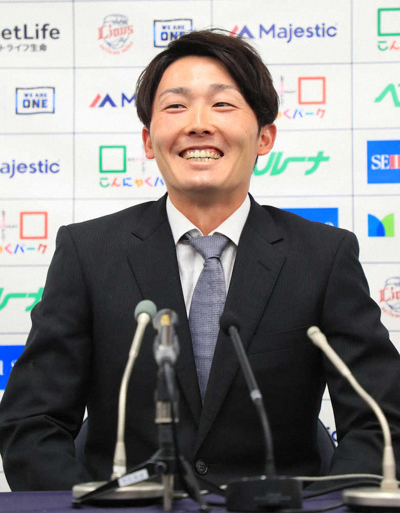 【画像・写真】西武・源田“のぼり坂”松坂に並ぶ西武4年目最高1・4億円で更改　新妻に「支えてもらいながら…」