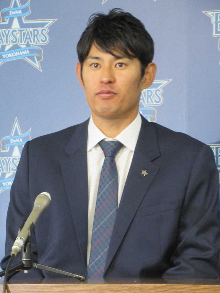 【画像・写真】契約を更改し、会見するDeNA・井納