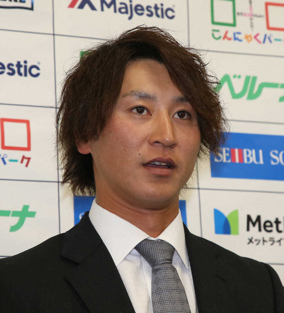 【画像・写真】質問に答える金子侑（撮影・西海健太郎）