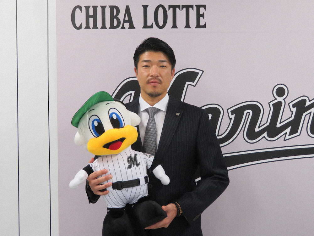 【画像・写真】ロッテ　田中、1500万円増で更改　44試合登板、自己最多4勝「シュートが安定して投げられた」