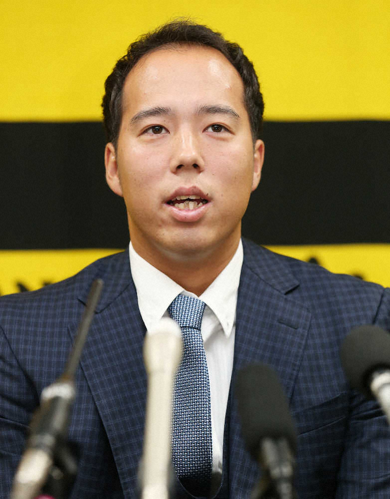 【画像・写真】阪神　青柳、1800万円増で更改　自己最多9勝　ご褒美購入は「全然ない。すぐ練習したい」