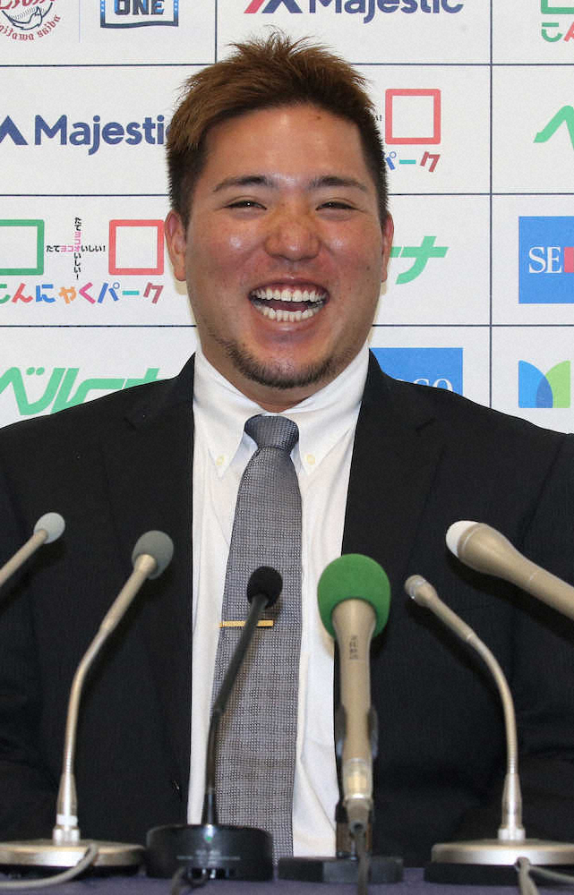 【画像・写真】山川、2億1000万円で更改　2年連続本塁打王で1億増「森に負けなくて良かった」
