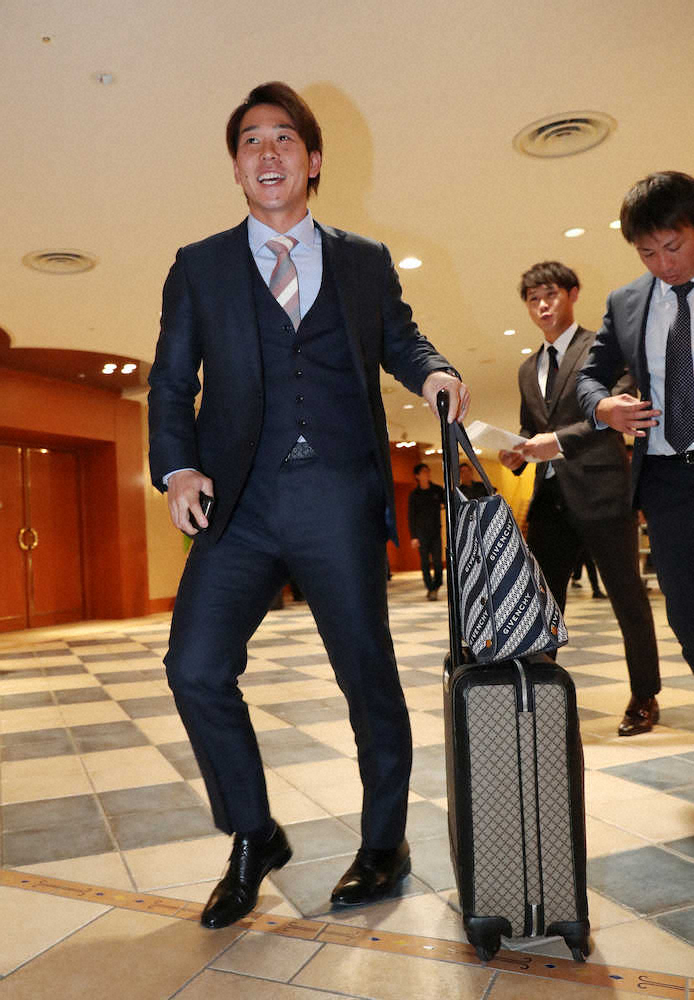 【画像・写真】楽天にFA移籍「ロッテの大地」“最後の仕事”終え「いろいろな経験させてもらった」