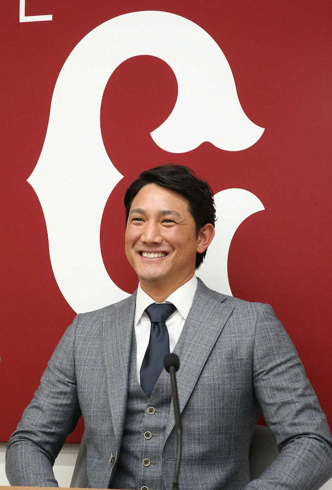 【画像・写真】巨人・小林、4000万増で年俸1億円到達！「僕がまさか…」　来季は「打つことを意識して」