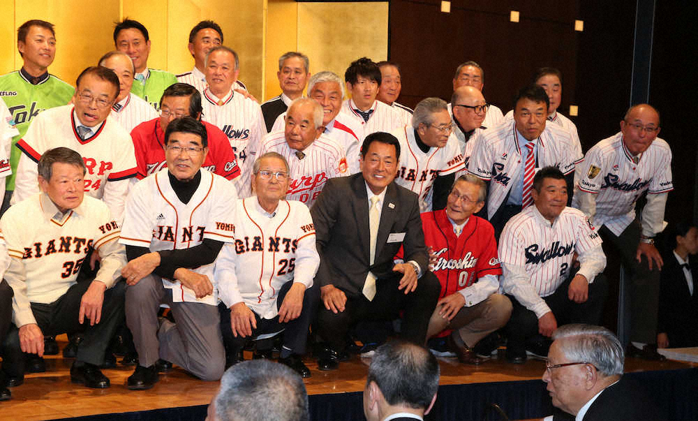 【画像・写真】プロ野球OBクラブ25周年でファンの集い　張本氏らが700人と交流
