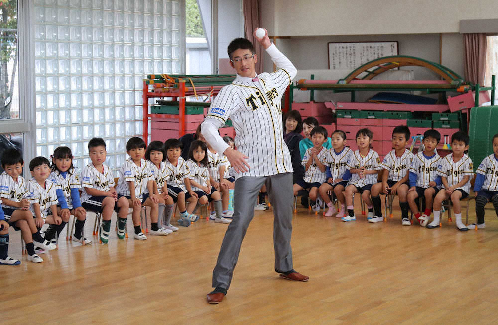 【画像・写真】阪神　能見、幼稚園訪問でおもちゃ贈呈　園児とストラックアウト挑戦も