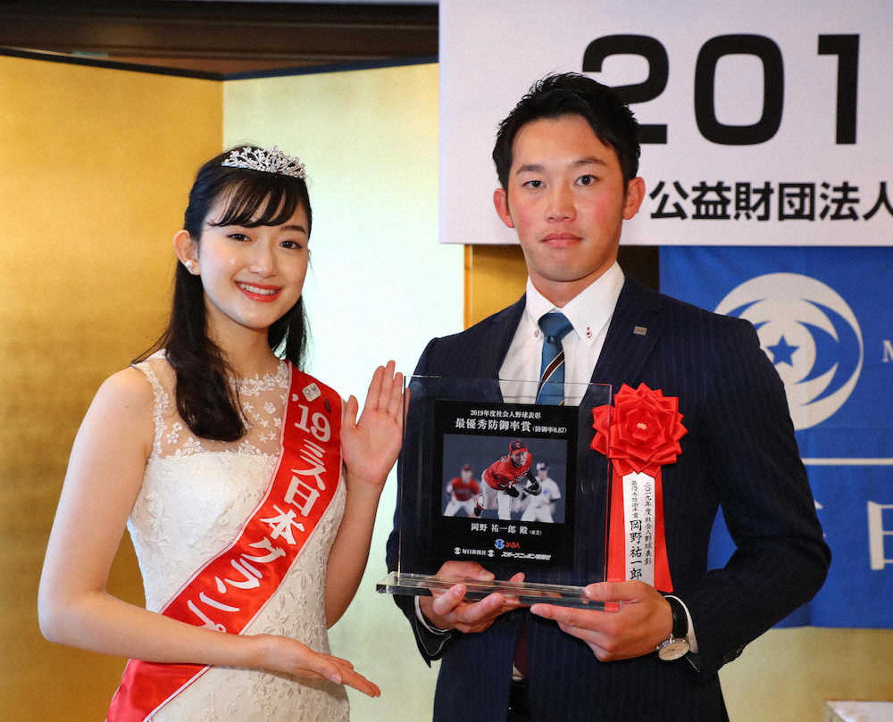 【画像・写真】岡野、昨年逃した悔しさバネ　最優秀防御率賞受賞「見返してやろうという気持ちでやってきた」