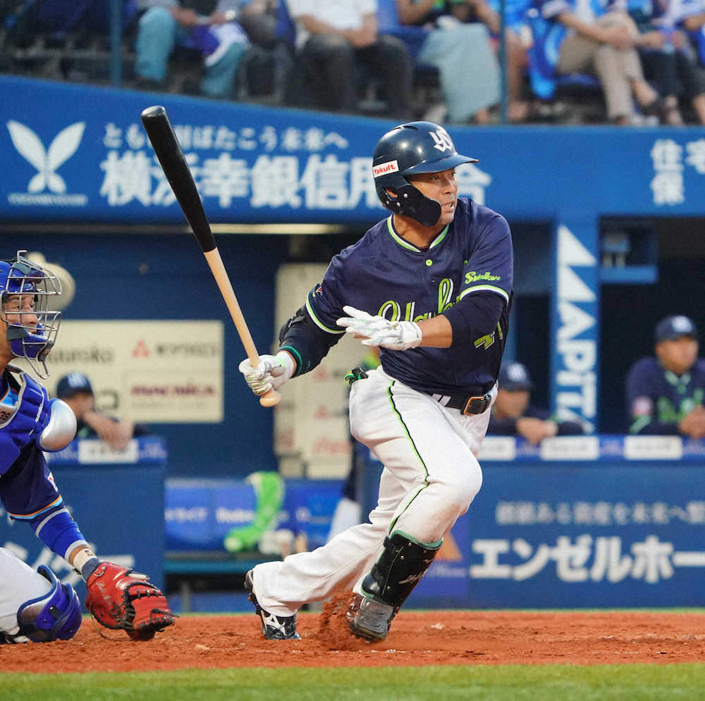 【画像・写真】ヤクルト雄平、現状維持1億円で更改　新バットで「キャリアハイ目指す」