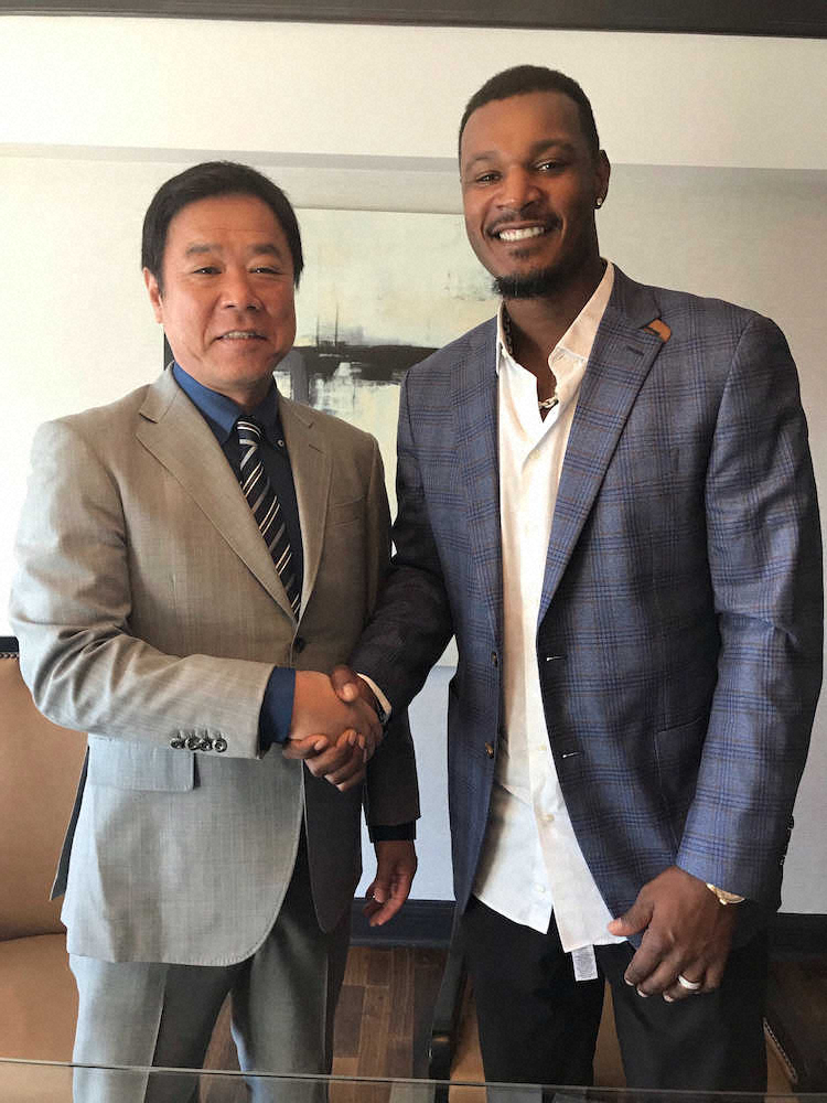 【画像・写真】オリックス　ジョーンズ獲得発表　カブレラに並ぶ球団史上最高年俸「早く神戸牛食べたい」