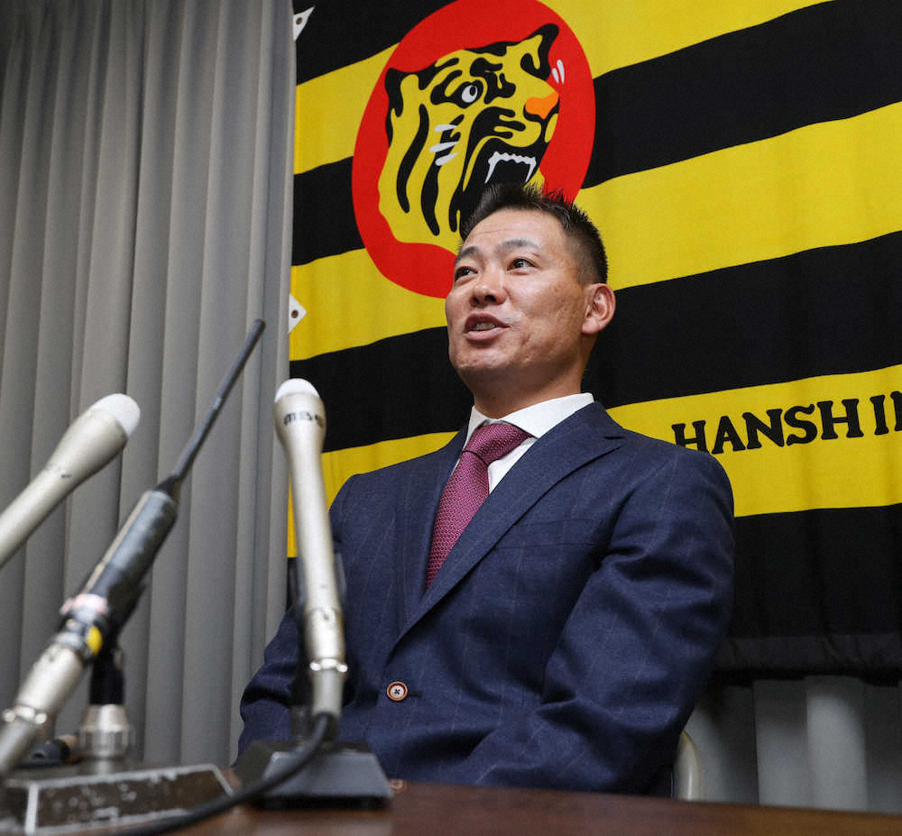 【画像・写真】阪神　福留、2000万円ダウンの1億3000万円で更改「大山に迷惑かけた」後輩気遣う