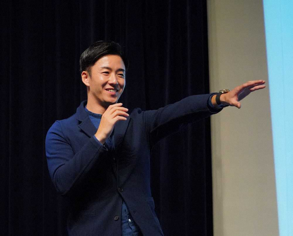 【画像・写真】日本ハム・斎藤　トレーナーら対象に特別講演　センバツの球数制限には賛成「選手の体がありき」