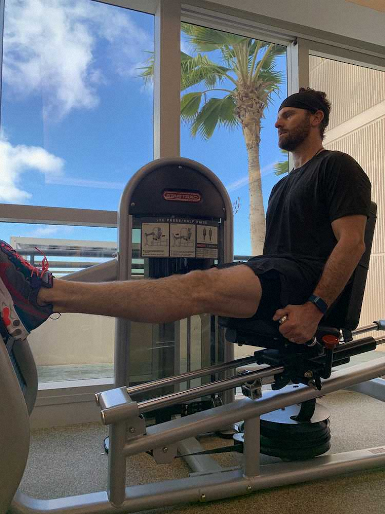 【画像・写真】西武ニール、人生初ハワイでも筋トレ　ナインとV旅行で再会「また会えてうれしい」