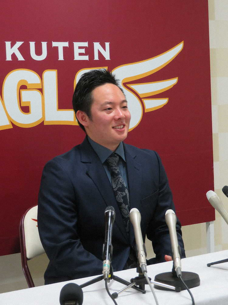 【画像・写真】セーブ王・楽天の松井は4年10億円でサイン　来季は先発に転向