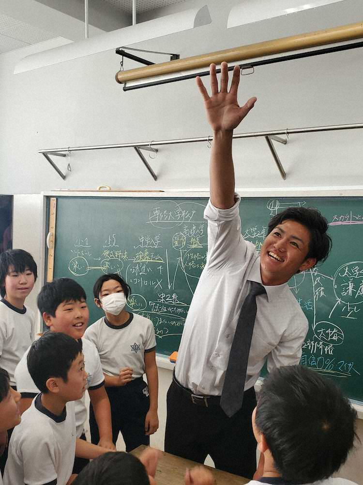 【画像・写真】ソフトB高橋礼「楽しむ」大切さを熱弁　都内小学校で夢先生