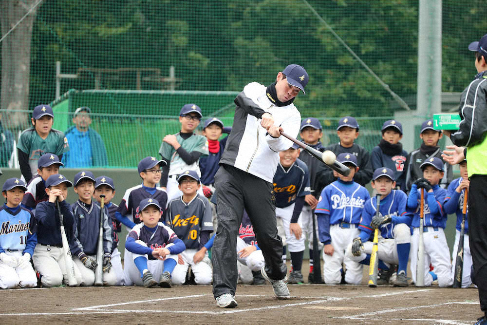 【画像・写真】秋山　去就の決定時期は「分からない」出身地横須賀で恒例野球教室