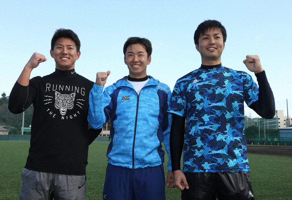 2014年に合同自主トレを行った（左から）福井優也投手、斉藤佑樹投手、大石達也投手