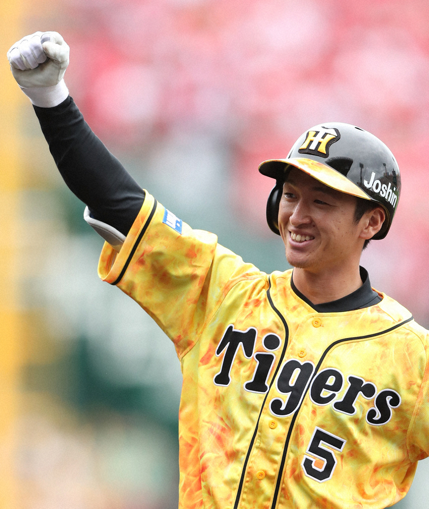 【画像・写真】スポニチ虎番SNSとの連動企画「ファンが選ぶ月間MVP」年間大賞に輝いた阪神・近本