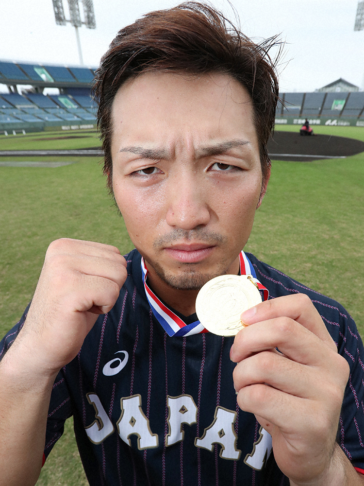 東京五輪での金メダルを目指してポーズを決める鈴木(撮影・坂田　高浩)