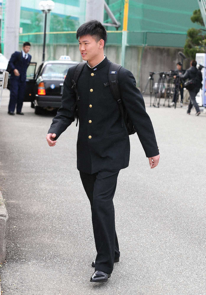 【画像・写真】阪神ドラフト3位・及川入寮　恩師の金言励みに活躍誓う