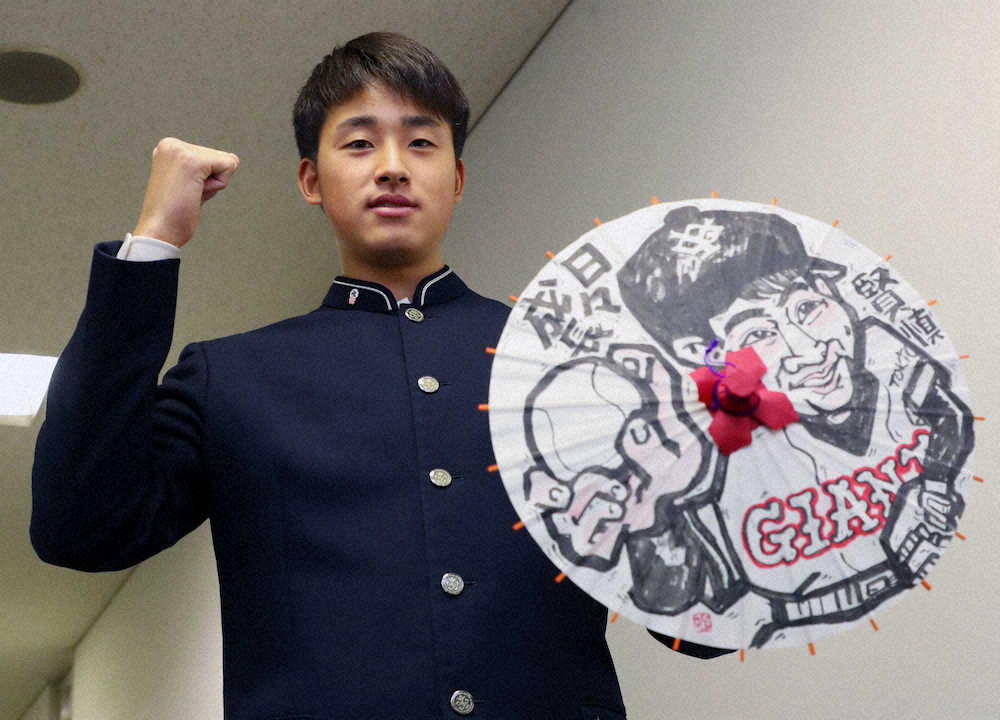 【画像・写真】巨人ドラ1堀田「期待を感じたい」花巻傘持参で入寮