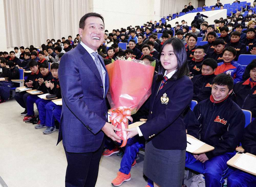 巨人 原監督 国際武道歳で16度目の特別講義 今年も金言 一人一人が監督になれ スポニチ Sponichi Annex 野球