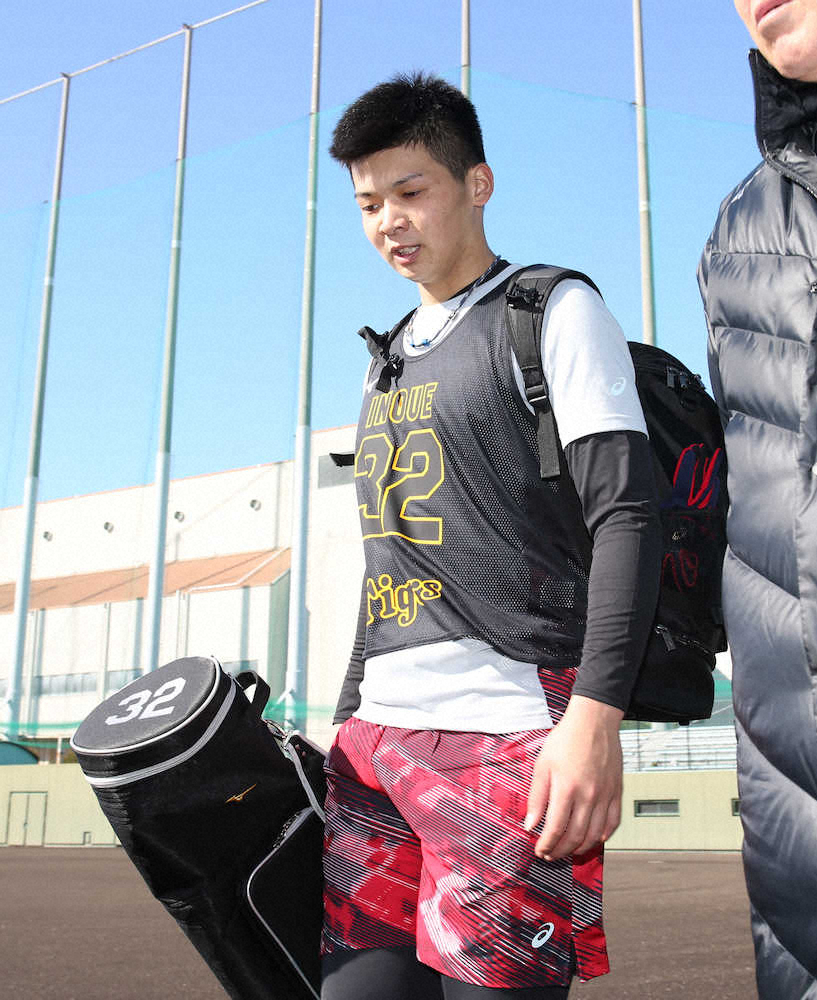 【画像・写真】グラウンドでの練習を終えた井上（撮影・坂田　高浩）