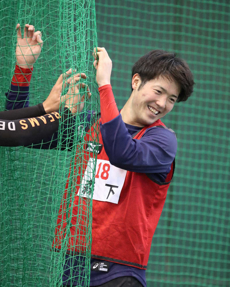 【画像・写真】練習中、明るい表情を見せる森下（撮影・奥　調）