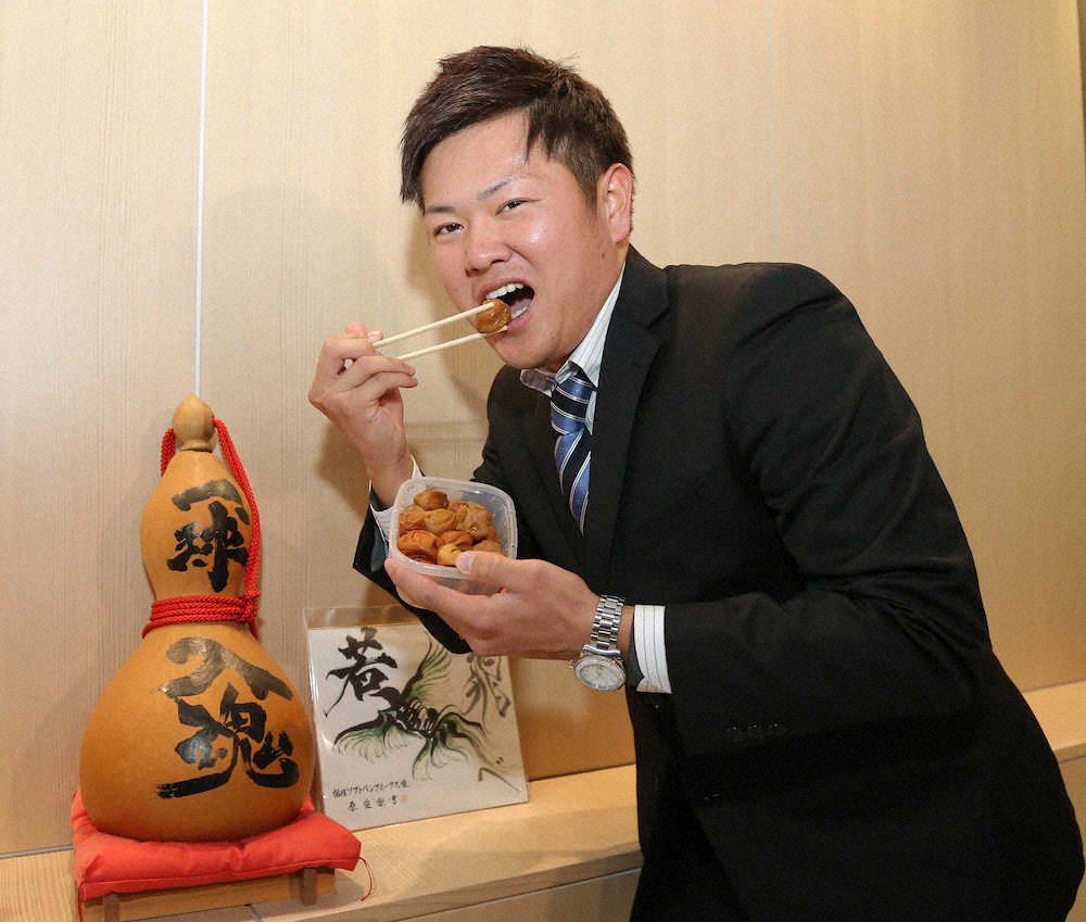 【画像・写真】祖母特製の梅干しを持参し入寮した津森（撮影・岡田　丈靖）