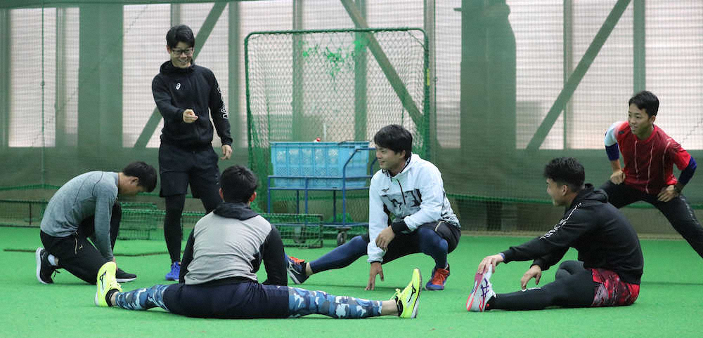 【画像・写真】中日ドラ1石川　自主練習で精力的振り込み「1軍でやるためにアピールしたい」