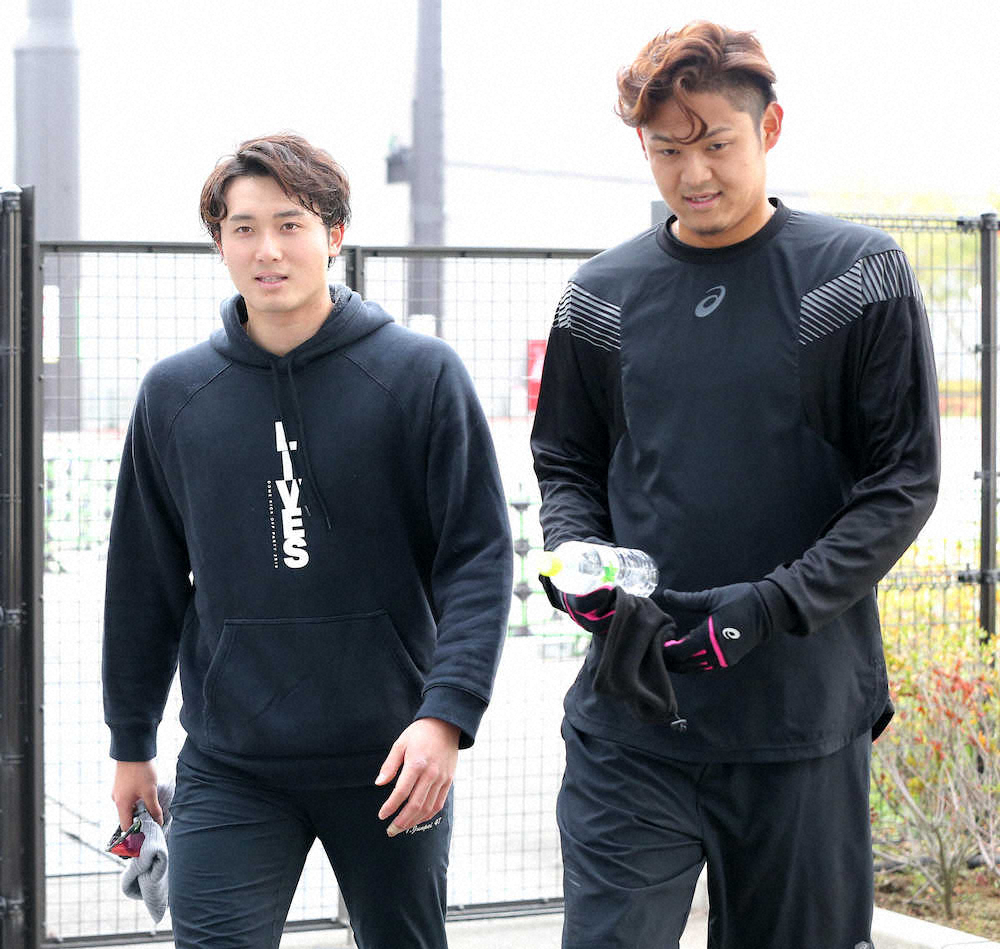 【画像・写真】ランニングを終えた高橋純（左）と椎野（撮影・中村達也）