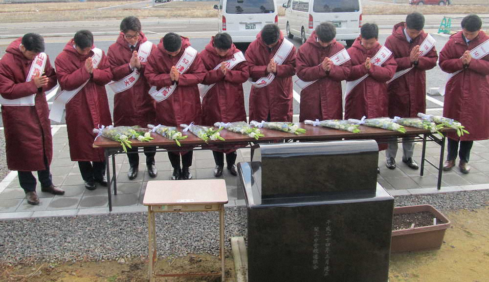 【画像・写真】楽天新人10選手　東日本大震災被災地訪問、ドラ1小深田　全力プレー誓う