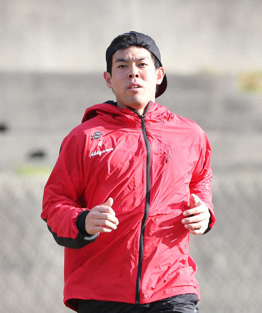 【画像・写真】レッズ秋山“秘密兵器”は撮影禁止「そうはさせねえぞって」　背番「4」で自主トレ