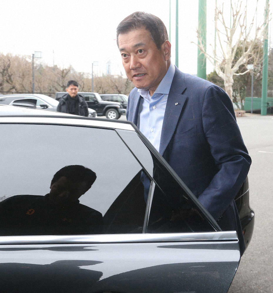 【画像・写真】巨人・原監督、キャンプへコーチ陣と会議　坂本ら「S班」は2・11から1軍合流