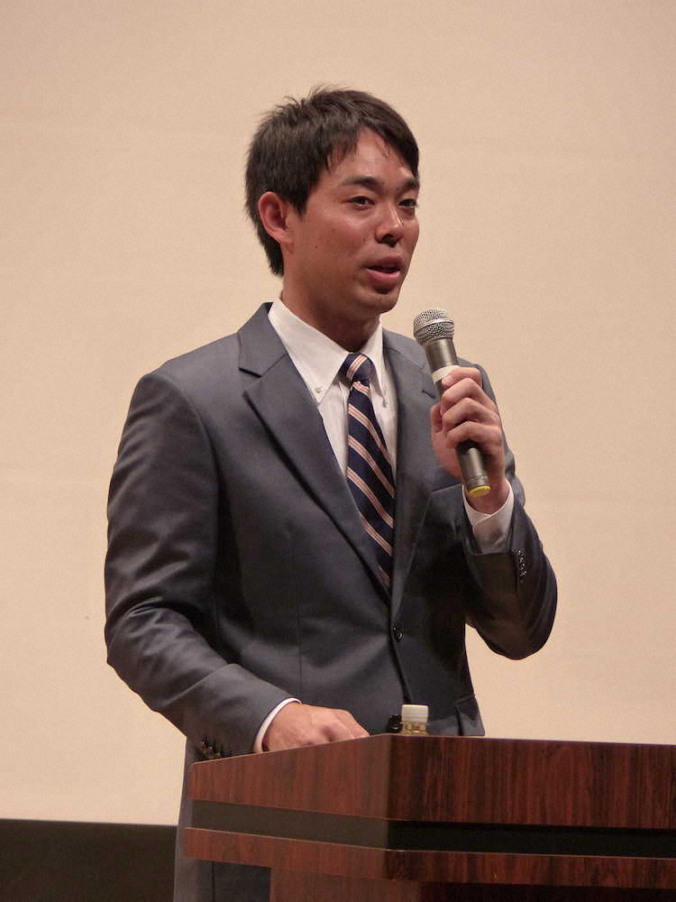神奈川学童野球指導者セミナーで講演したレッズの秋山