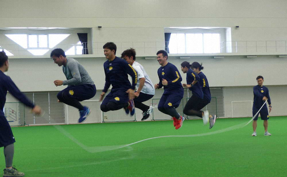 【画像・写真】DeNA・山崎　調整に手応え!宮古島合同自主トレで「いい会話ができている」