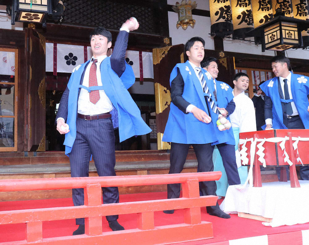 【画像・写真】阪神　近本、木浪ら大阪天満宮で「福玉まき」2年目の飛躍誓った