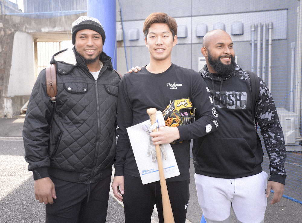 【画像・写真】中日新外国人が初練習　ゴンサレス「準備万端に近い」、シエラはビシエドと旧交温める