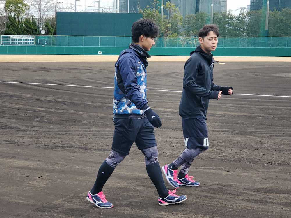 【画像・写真】ロッテ　平沢＆藤原、ペアシューズで練習　浮上に欠かせぬドラ1コンビ「たまたま」
