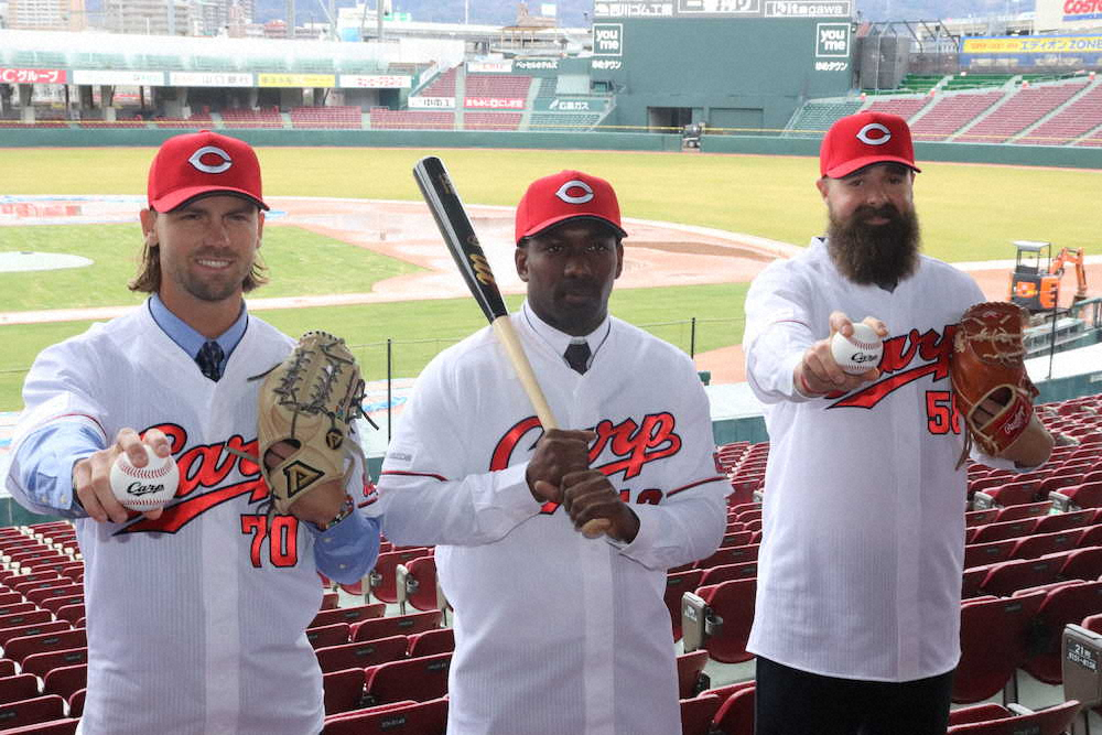 【画像・写真】広島助っ人入団会見　ピレラ三塁任せろ！「望むのであれば貢献できる」