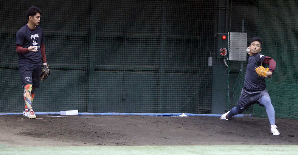 【画像・写真】楽天・則本ブラザーズがブルペン共演！支配下目指す佳樹「兄に見てもらうために来た」