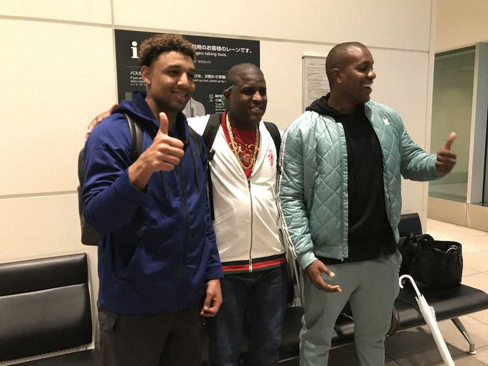 【画像・写真】巨人新助っ人サンチェス「まずは日本の野球に慣れること」　167キロ腕ビエイラらと来日