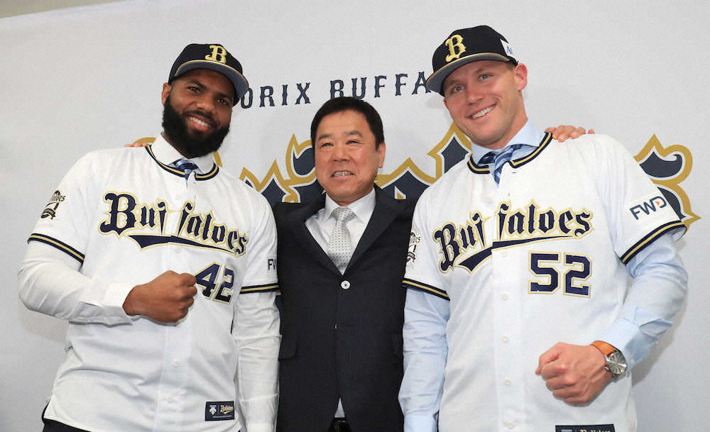 【画像・写真】オリ新助っ人ヒギンス「2、3年前から日本に来たいと…」　ロドリゲスと入団会見