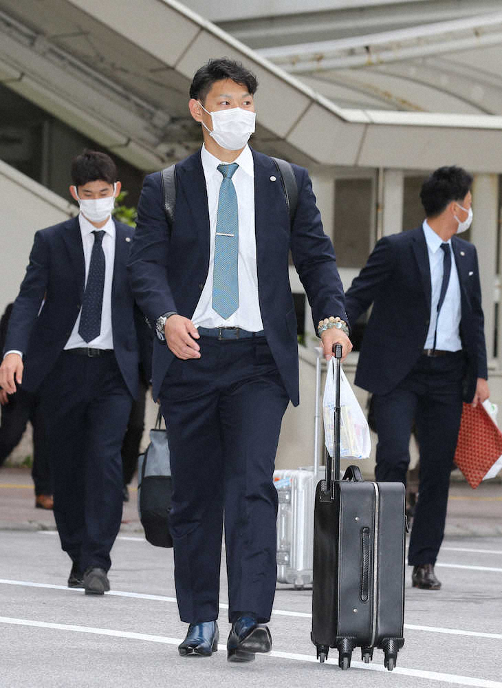 【画像・写真】阪神　藤浪、梅野、糸原ら先乗り組が沖縄入り