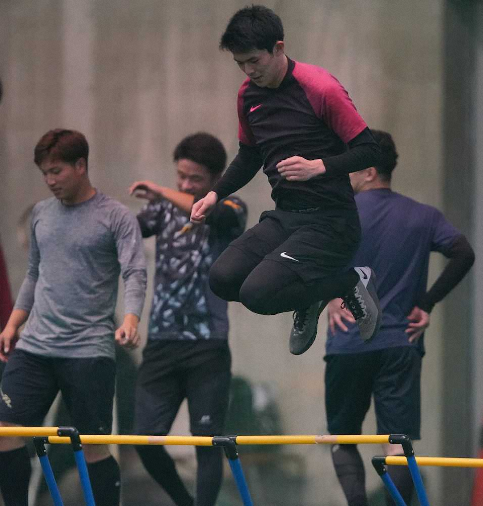 【画像・写真】ロッテ・ドラ1朗希　キャンプは「厚底シューズ」で好タイム