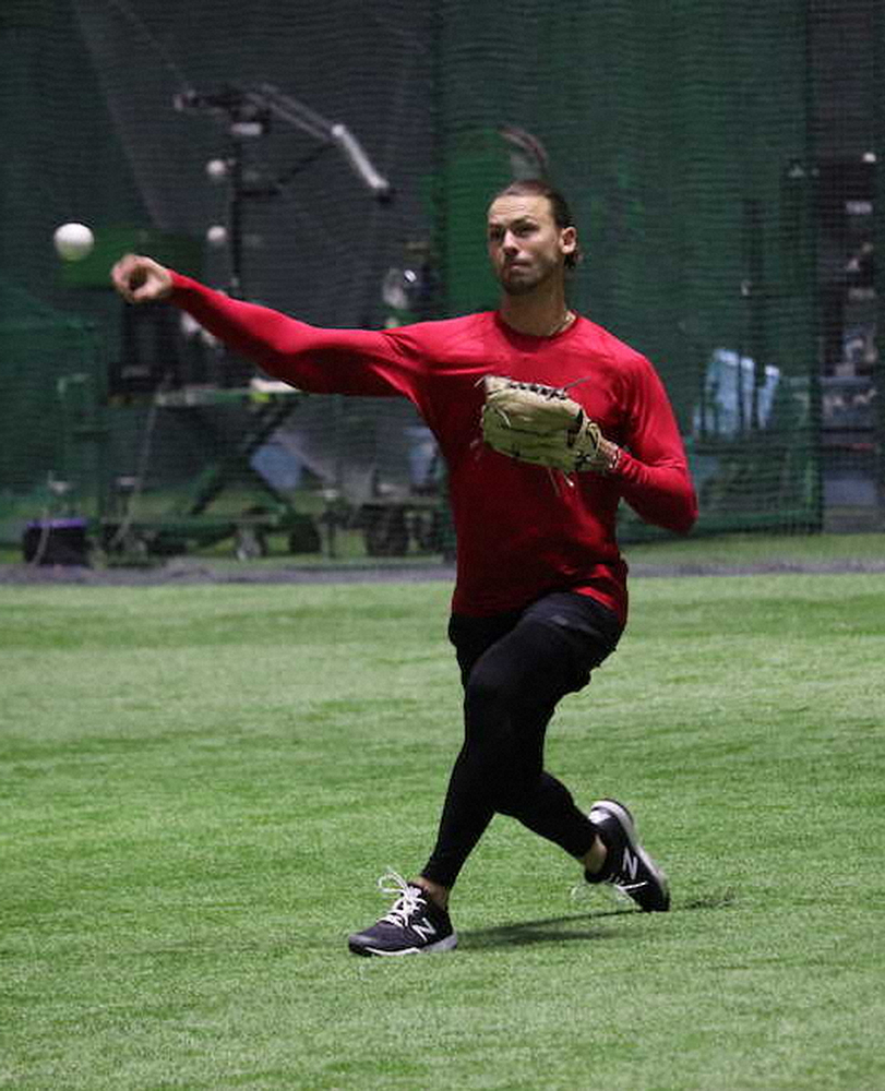 【画像・写真】広島・スコット　「8回の男」をジャッカルだ！「肩も仕上がっているよ」