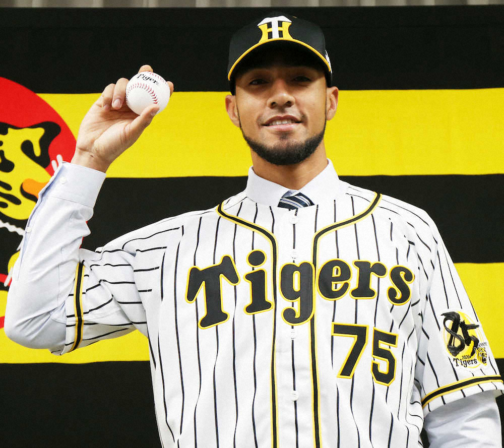 【画像・写真】阪神・スアレス　158キロ超えへ気合　谷本本部長「ブルペンの救世主に」