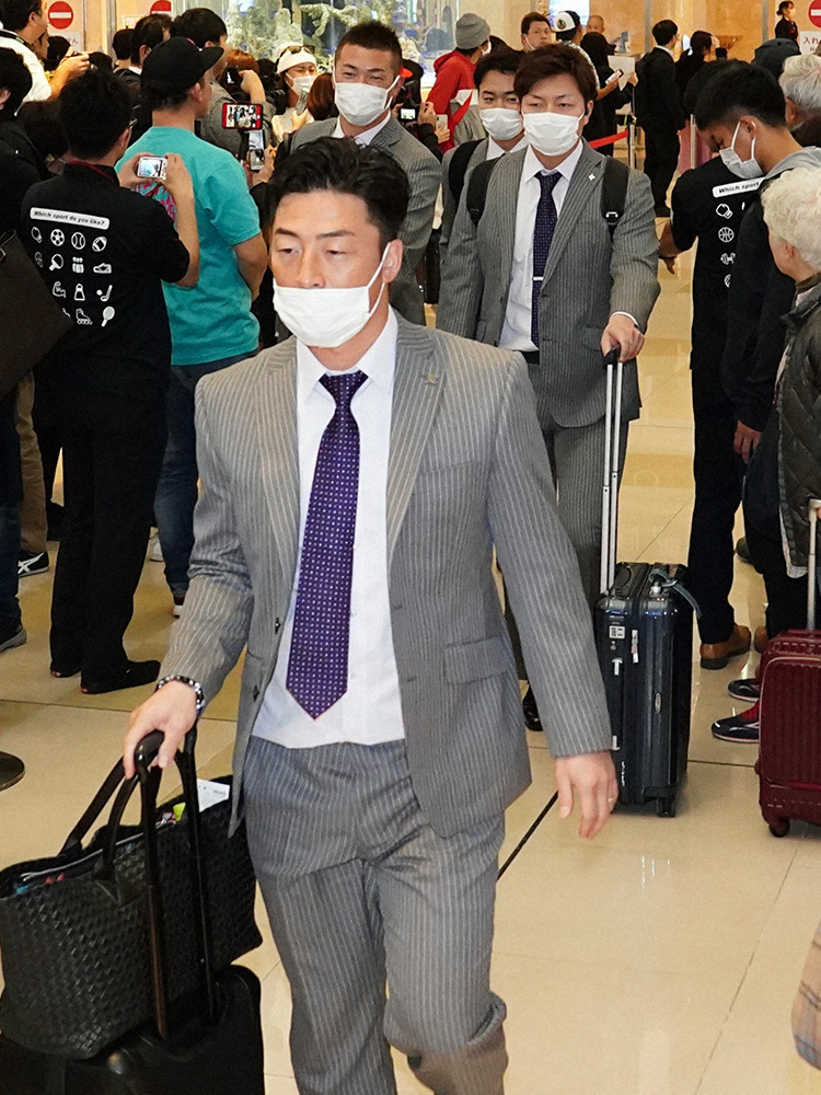 【画像・写真】2・1厳戒キャンプイン新型肺炎“守備シフト”ヤクルト青木「マスクしても防げるか…」