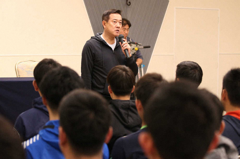 【画像・写真】巨人・元木コーチが全員キャプテン指令！坂本不在の1軍キャンプ「自分が引っ張っていく気持ちで」