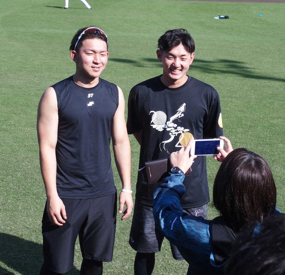 【画像・写真】【キャンプ隠しマイク】日本ハム・柿木　ドラ2立野とそっくりといじられ…