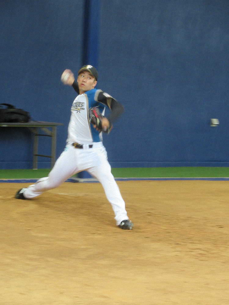 【画像・写真】日本ハム　斎藤、初日から3日連続ブルペン　カーブ中心に64球　木田コーチ高評価